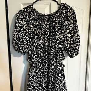 Old navy summer/spring dress with puff sleeves!